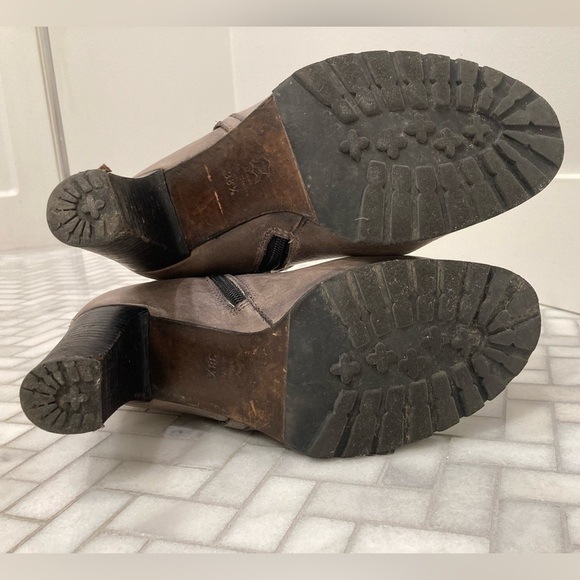 ITALIAN GREY LEATHER BOOTS - Size 7 1/2 (38 1/2) - Picture 5 of 13